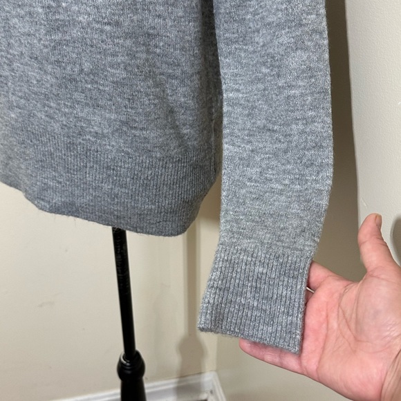 Lety & Me || woman’s gray sweater size small - Picture 6 of 10